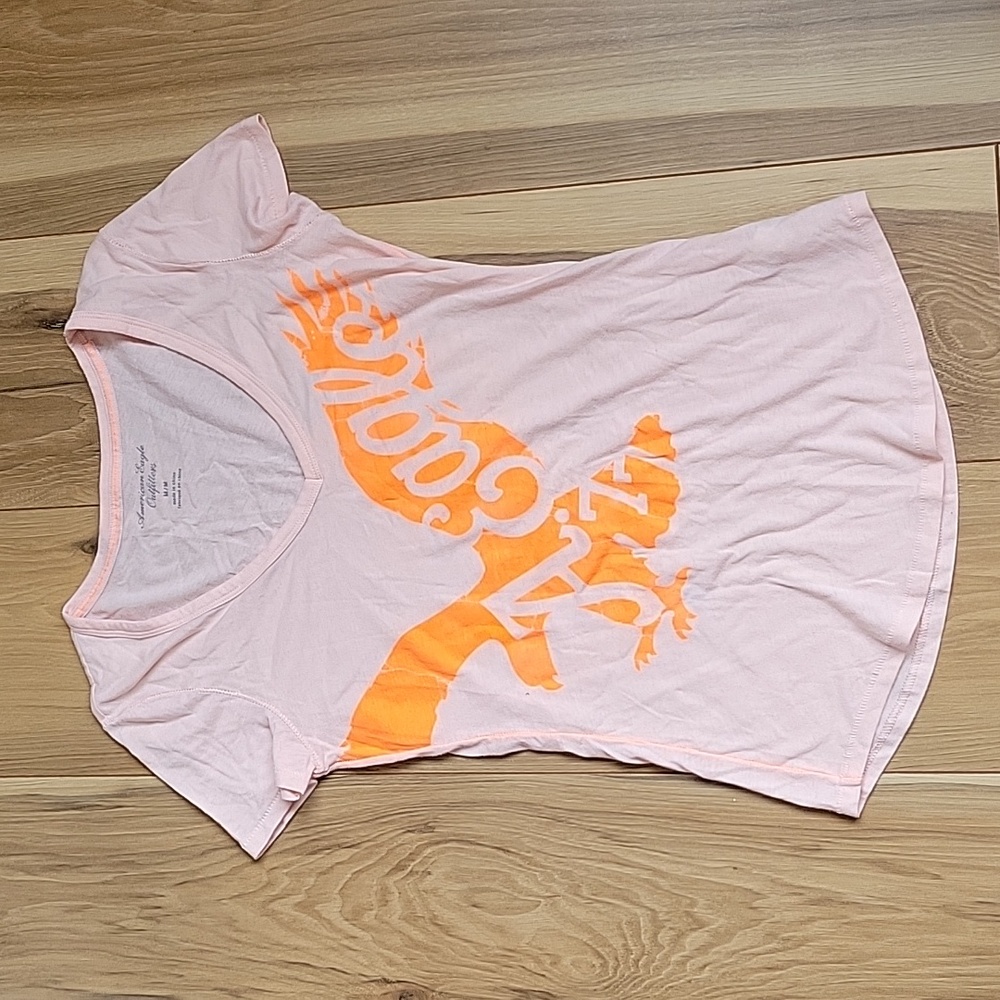 American Eagle Juniors Size M Peach 🍑 color Short Sleeve T-Shirt